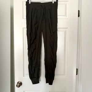 Lululemon joggers size 6